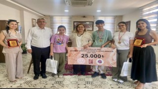 Kaymakam Doğru, il birincisi olan öğrencileri ödüllendirdi
