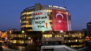 Aydın Büyükşehir Belediyesi binasına dev pankart: "İmar rantına geçit yok"