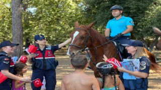 Kuşadası’nda jandarmadan KADES bilgilendirmesi