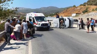 Turistleri taşıyan midibüs devrildi: 7 yaralı