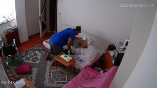 Yatalak annesini döverek komalık etmişti, gözaltına alındı