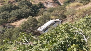 Aydın’da öğrenci servisi yoldan çıkıp uçuruma sürüklendi