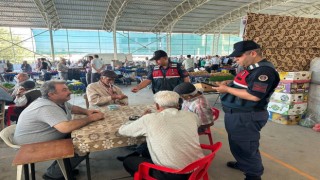 Semt pazarında vatandaşlara dolandırıcılık uyarısı