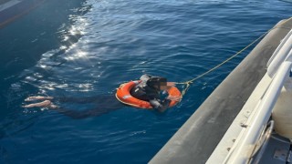 Yüzerek Yunanistan’a geçmeye çalıştı