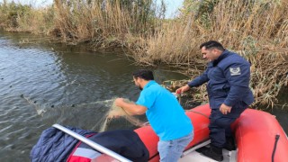 Büyük Menderes’teki yasak ağlar temizlendi