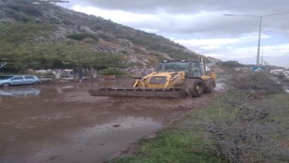 Söke’de toprak kayması: "Karayolu trafiğe kapandı"