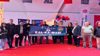 Jandarma, Atatürk Kent Meydanı’ndan vatandaşları bilgilendirdi