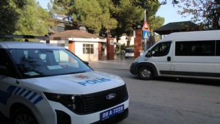 Okul önündeki tartışma kanlı bitti: 2 öğrenci bıçakla yaralandı