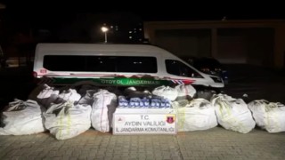 Şüphe üzerinde durdurulan iki araçta 1,9 milyon liralık sahte ayakkabı ele geçirildi