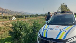 Trenin çarptığı kamyonet ikiye bölündü: 1 yaralı