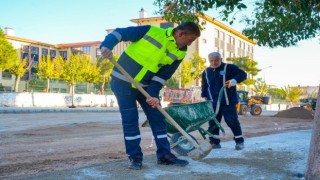 Didim'de yol çalışmaları hız kesmeden devam ediyor