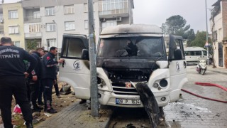 Nazilli’de Park Halindeki Minibüs Alev Alev Yandı