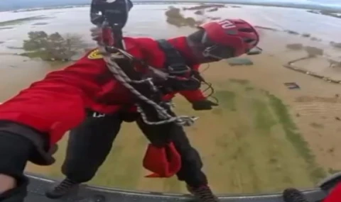 Taşkında mahsur kalan vatandaşın kurtarılma anları jandarma kamerasına yansıdı
