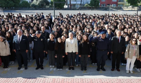 Kaymakam Küpeli Kan, Fatih Ortaokulu’nda Bayrak Törenine Katıldı