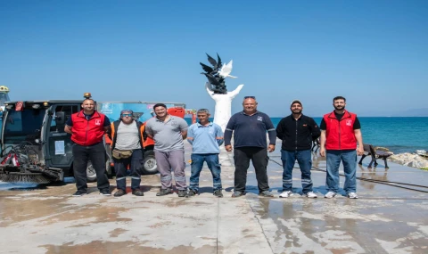 KUŞADASI BELEDİYESİ’NDEN SAHİL BANDINDA YOĞUN MESAİ