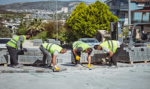 KUŞADASI’NDA GÜÇLÜ ÜSTYAPI İÇİN YATIRIMLAR KESİNTİSİZ DEVAM EDİYOR