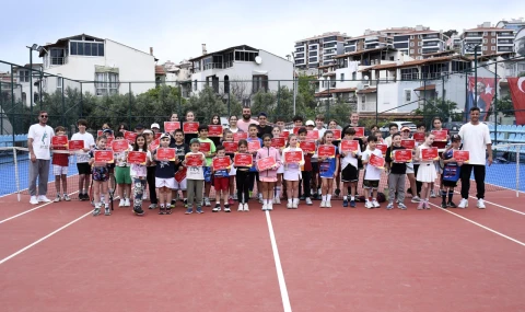 MİNİK TENİSÇİLER 23 NİSAN KUPASI İÇİN KIYASIYA MÜCADELEYE BAŞLADI