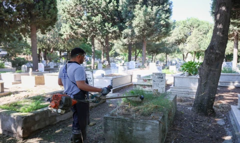 BAŞKAN ÇERÇİOĞLU’NDAN MEZARLIKLARDA KURBAN BAYRAMI ÖNCESİ TEMİZLİK ÇALIŞMASI