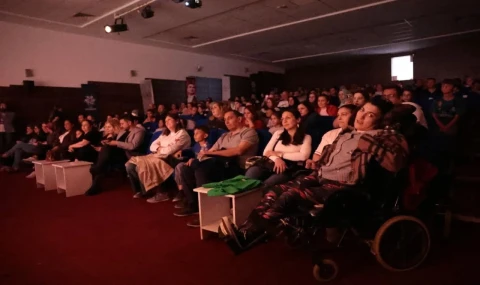 İncirliova'da 'Çalıkuşu' sahnelendi, sanatseverlerden yoğun ilgi gördü