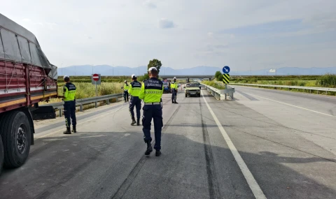 Nazilli’de Trafik Kazası: Tırla Çarpışan Otomobil Hurdaya Döndü