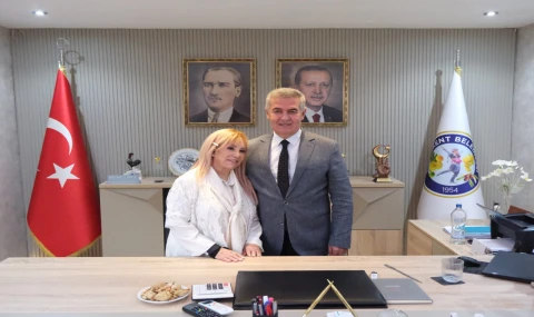 Türk Halk Müziği’nin Yaşayan Efsanesi Bedia Akartürk’ten Başkan Erol’a Ziyaret