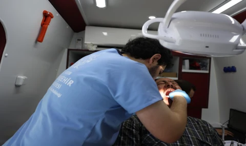BAŞKAN ÇERÇİOĞLU MOBİL AĞIZ VE DİŞ SAĞLIĞI HİZMETLERİNİ ÇİNE'DE VATANDAŞLARLA BULUŞTURDU