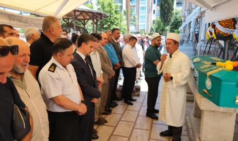 Kalp krizinden ölen arkadaşının cenazesinde kalp krizi geçirdi