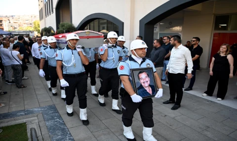 KUŞADASI’NIN ESKİ BELEDİYE BAŞKANI ENGİN BERBEROĞLU SON YOLCULUĞUNA UĞURLANDI