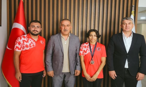 Türkiye Şampiyonu Aydınlı Atlet, İl Müdürü Yığmatepe’yi Ziyaret Etti
