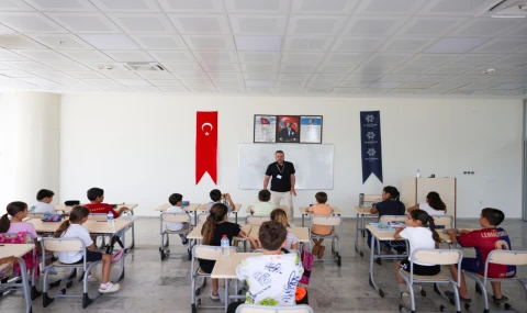 BAŞKAN ÇERÇİOĞLU’NDAN EĞİTİME TAM DESTEK: AYDINLI ÇOCUKLAR YAZ TATİLİNİ İNGİLİZCE ÖĞRENEREK GEÇİRİYOR