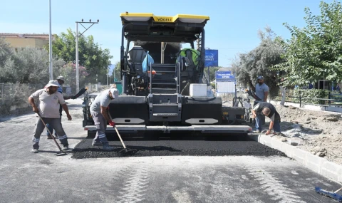 KUŞADASI BELEDİYESİ KESİNTİSİZ HİZMETE DEVAM EDİYOR: KARAOVA’DA BİR SOKAK DAHA SICAK ASFALTA KAVUŞTU