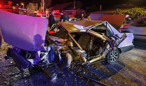 Nazilli’de Feci Kaza: Otomobillerden Biri Alev Aldı, 1’i Ağır 4 Yaralı