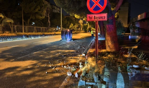 Nazilli’de Gece Yarısı Kaza: Çiçekliğe Çarpan Otomobil Yan Yattı