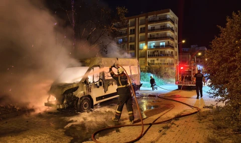 Nazilli’de Şüpheli Araç Yangını: Minibüs Kullanılamaz Hale Geldi