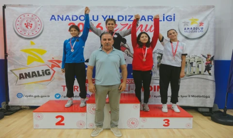Türkiye'nin genç güreşçileri Aydın'da mindere çıktı