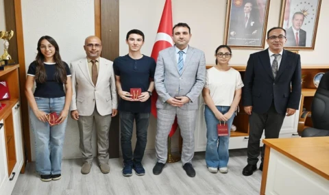 YKS'de Türkiye derecesi yapan Aydınlı öğrenciler ödüllendirildi