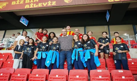 Başkan Zencirci, Kız Futbol Takımıyla Göztepe Maçını İzledi