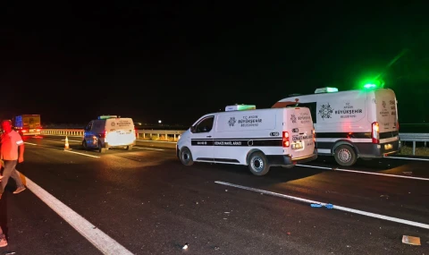 DENİZLİ-AYDIN OTOBANINDA TİCARİ ARAÇ İLE TIR ÇARPIŞTI: 3 ÖLÜ