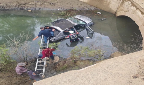 Karacasu’da Otomobil Bariyerleri Aşıp Baraj Kanalına Uçtu: 2 Yaralı