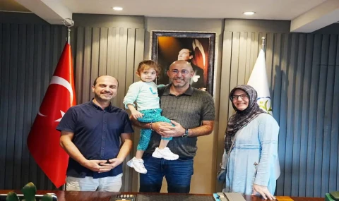 Başkan Burak Zencirci, Ayakkabısını Unutan Esra ve Ailesini Ağırladı