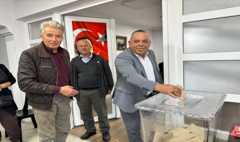 Bozdoğanda Yeni Parti’liler sandık başına gitti Galip Özel’de oyunu kullandı