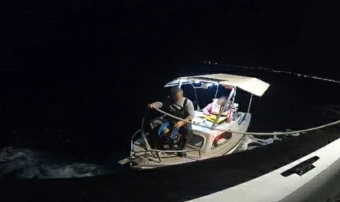 Didim'de sürüklenen teknedeki 2 kişi kurtarıldı