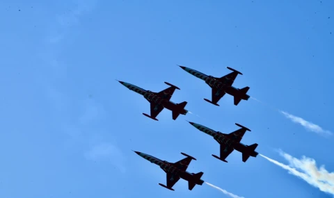 Türk Yıldızları'dan nefes kesen prova