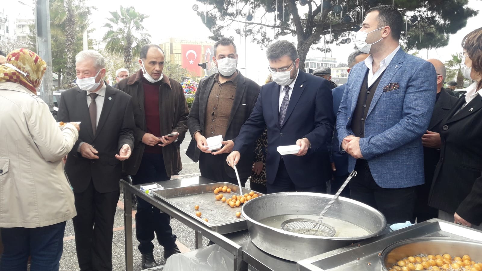 Aydın'da şehitler için 5 bin kişilik lokma hayrı yapıldı