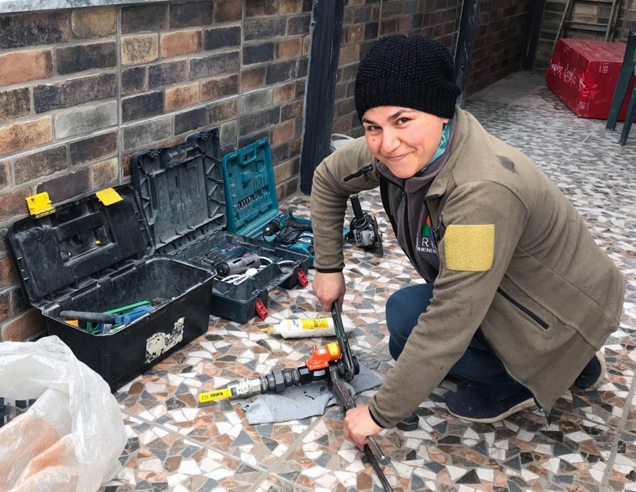 Oğlu askere gidince yerine annesi doğalgaz tesisatçısı oldu